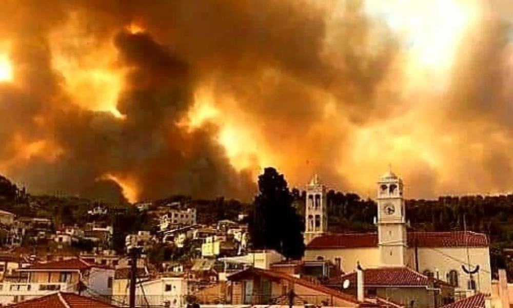 Υπό πύρινη πολιορκία η Εύβοια - Κολοσσιαία μάχη για να σωθούν Δάφνη και Κεχριές - Εκκενώθηκαν Αγία Άννα και Αχλάδι